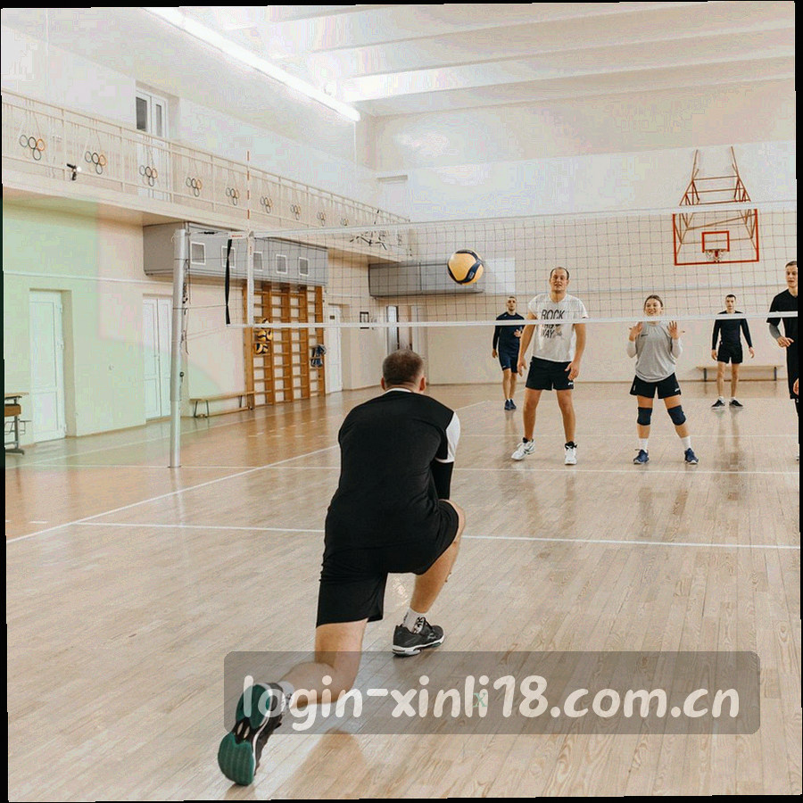 七个方向的刻度射线与中心圆环组成的抽象雷达示意，线条为荧光青